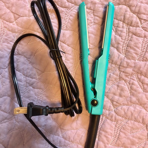 BRAND NEW Conair Mini Straightener - Picture 1 of 2